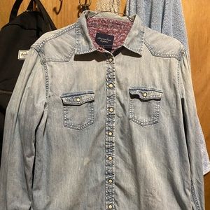 Cute American Eagle flannel / Button down shirt